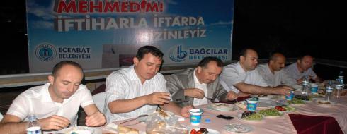  Bağcılar Belediyesi’nden Şehitlikte İftar Yemeği  