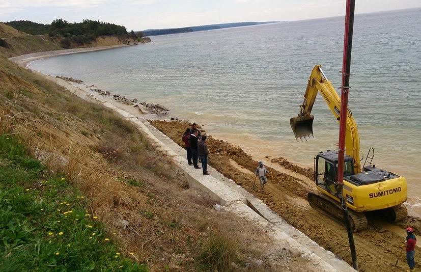  Anzak Koyunda İstinat Duvarının Onarımı Sürüyor 