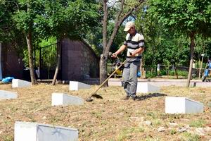  Şehitliklerde Bakım Çalışması Yapıldı 