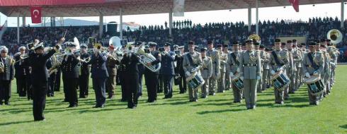  Askeri Bandolar Barış İçin Çaldı  