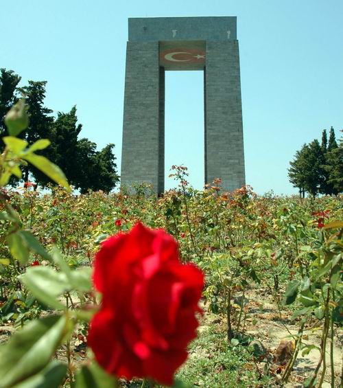  Şehitlikler Gül Bahçesine Döndü 