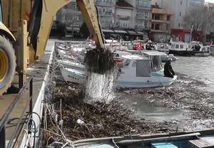  Çanakkalede Balıkçı Tekneleri Limandan Çıkamadı 