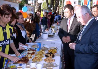  Çomü 16. Geleneksel Bahar Şenlikleri Başladı 