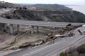  Heyelan Çanakkale - İzmir Karayolunu Çökertti 