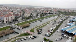 Sarıçay Üzerindeki Yeni Yaya Köprüsü ve Cuma Pazarı Çıkışı