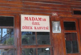 Gökçeada Zeytinli Köyü'ndeki Madamın Ünlü Dibek Kahvesi