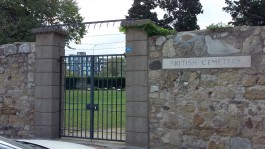 Çanakkale il merkezindeki İngiliz Mezarlığı'ndan (British Cemetery) Bir Görünüm