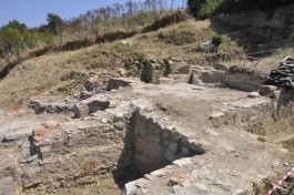 Çanakkale'nin Biga İlçesine Bağlı Kemer Köyünde Yer Alan Parion Antik Kentinden Görünüm