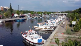 Sarıçay'daki Balıkçı Tekneleri