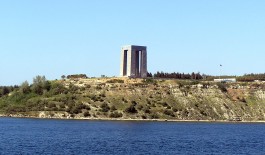 Çanakkale Şehitler Abidesi'nin Denizden Görünümü