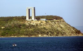 Çanakkale Şehitler Abidesi'nin Denizden Görünümü