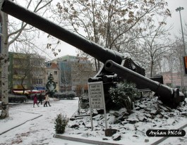 Çanakkale Cumhuriyet Meydanında Yer Alan Tarihi Top