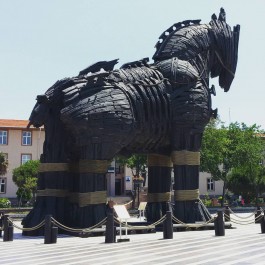 Çanakkale'de Kordon Boyundaki 'Troy Atı'