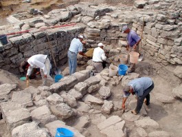 Troia Antik Kentindeki Kazı Çalışmalarından Görüntü