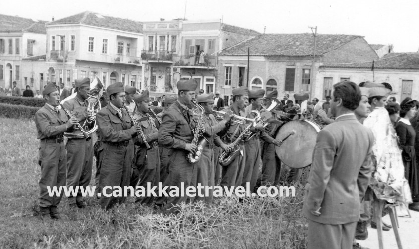  İşte Çanakkale’de 68 Yıl Önceki 19 Mayıs Töreni 