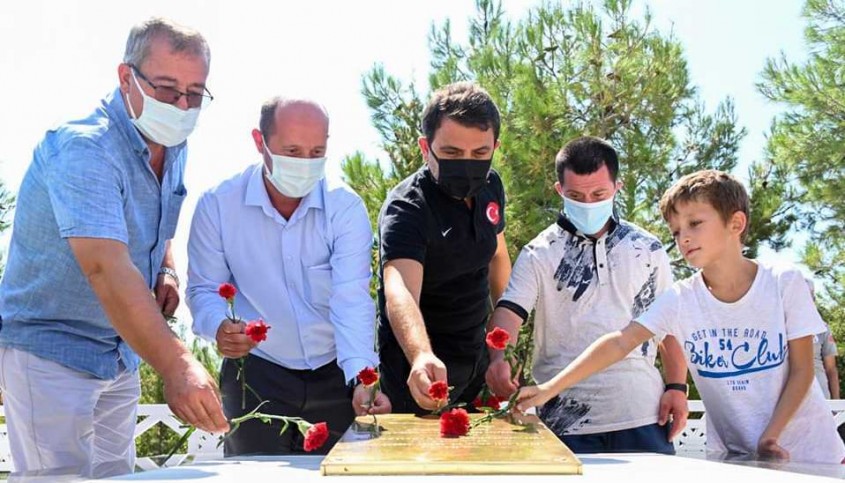  Şehit Yarbay Hüseyin Avni Kabri Başında Anıldı 