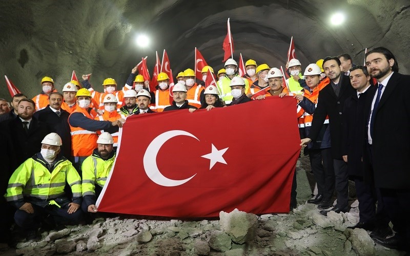  Ayvacık-Küçükkuyu Tünellerinde Işık Göründü 