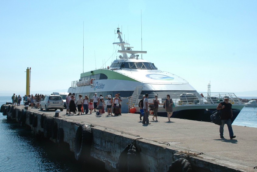  Gökçeada ve Bozcaada Deniz Otobüsü Seferleri Başlıyor 