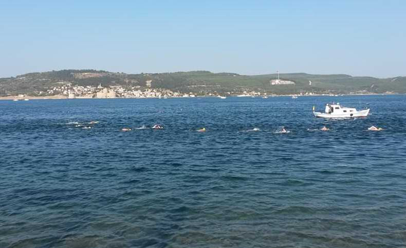  Çanakkale Boğazı’nda Nefes Kesen Yüzme Yarışı 