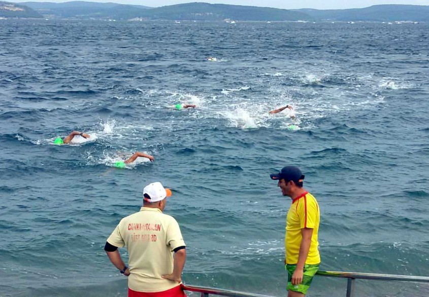  Çanakkale Boğazı’nı Yüzerek Geçtiler 