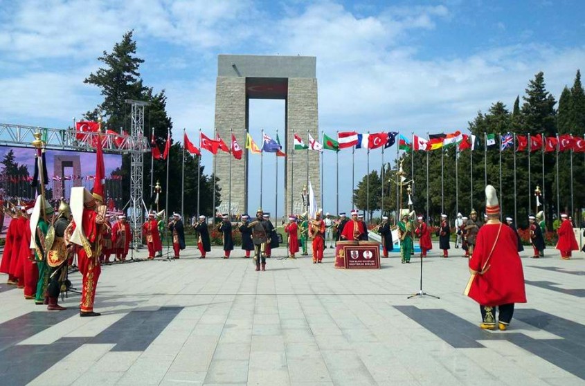  Çanakkale Şehitler Abidesi’nde Duygusal Tören 