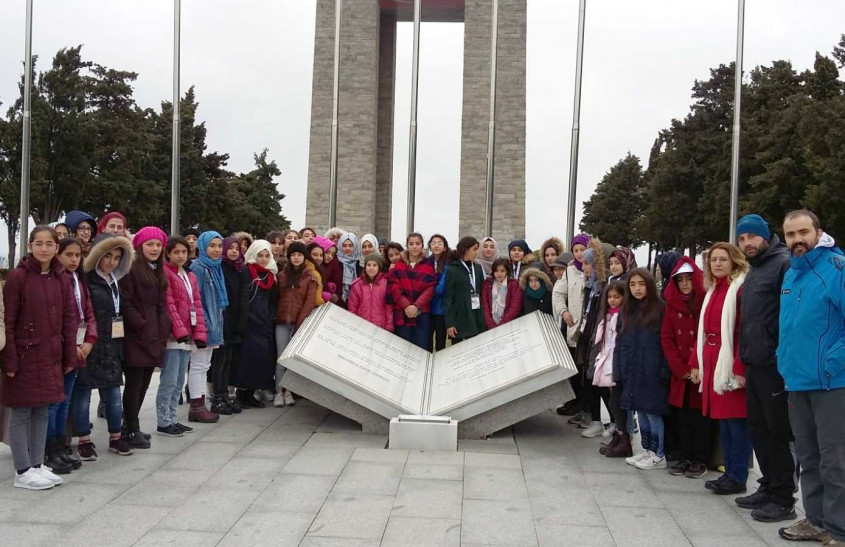  Diyarbakırlı Öğrenciler Şehitlikleri Gezdi 