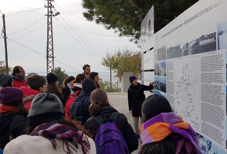  Koç Üniversitesi Arkeoloji Bölümü Tarihi Alanı Gezdi 