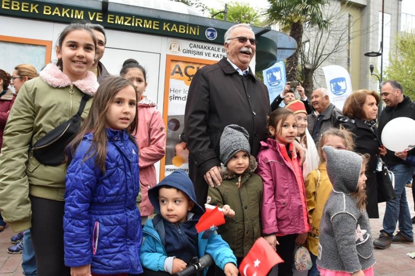  Çocuklar “Tahta At Çocuk Şenliği”nde Gönüllerince Eğlendi 